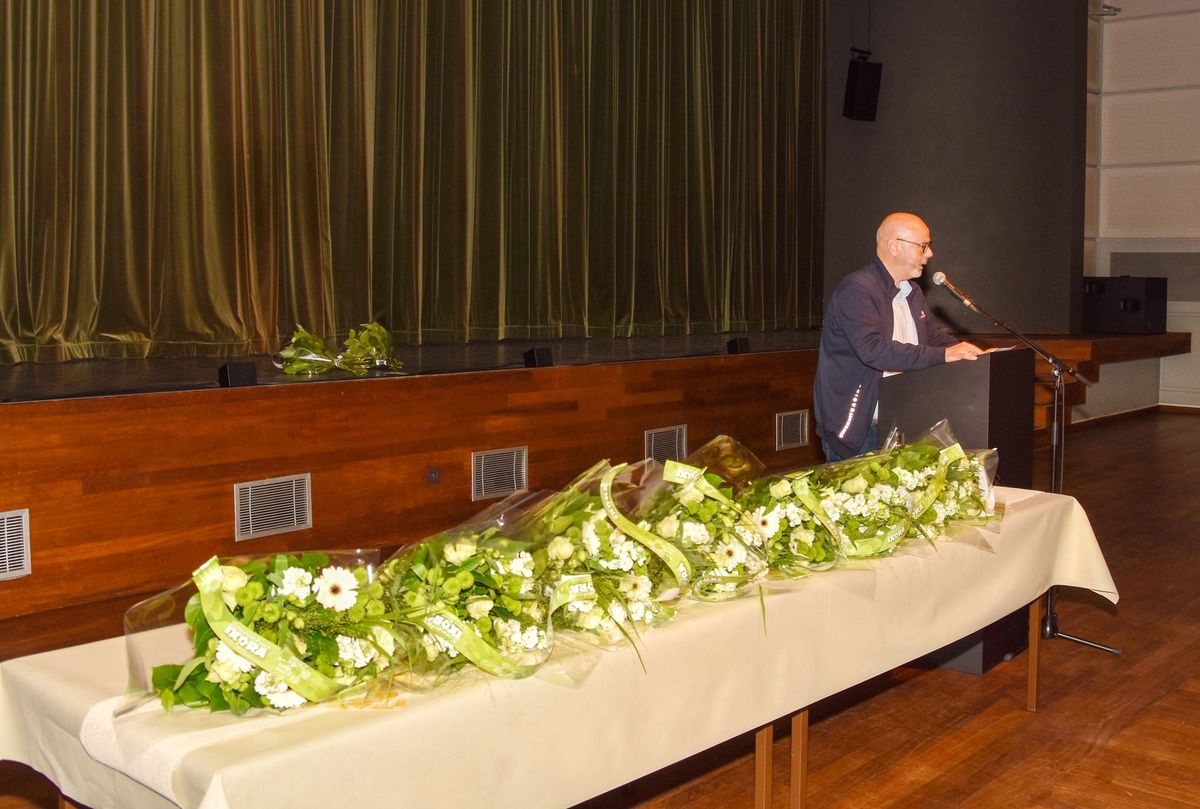 Lesgevers AVO in de bloemetjes