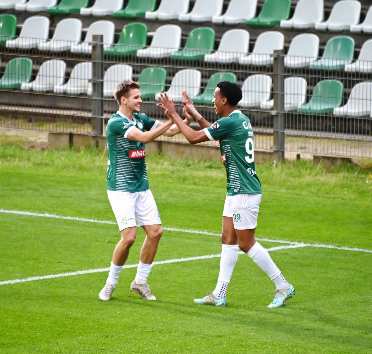 Lommel SK wint met 6-1 van SL16 Standard