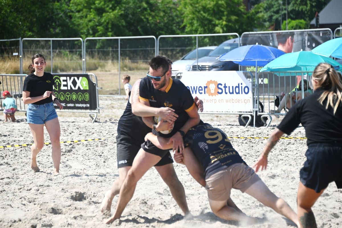 Stevig potje rugby op Beachfest
