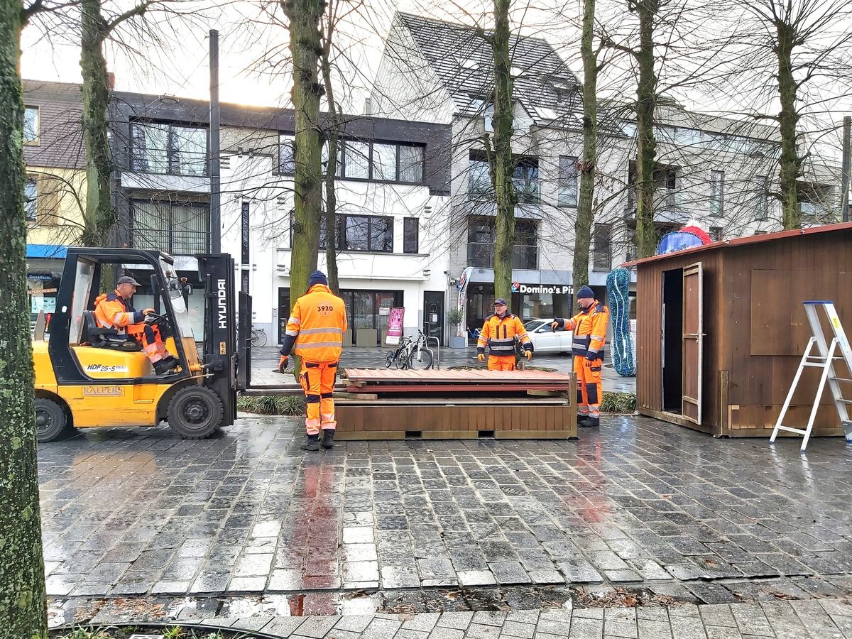 Opbouw kerstmarkt