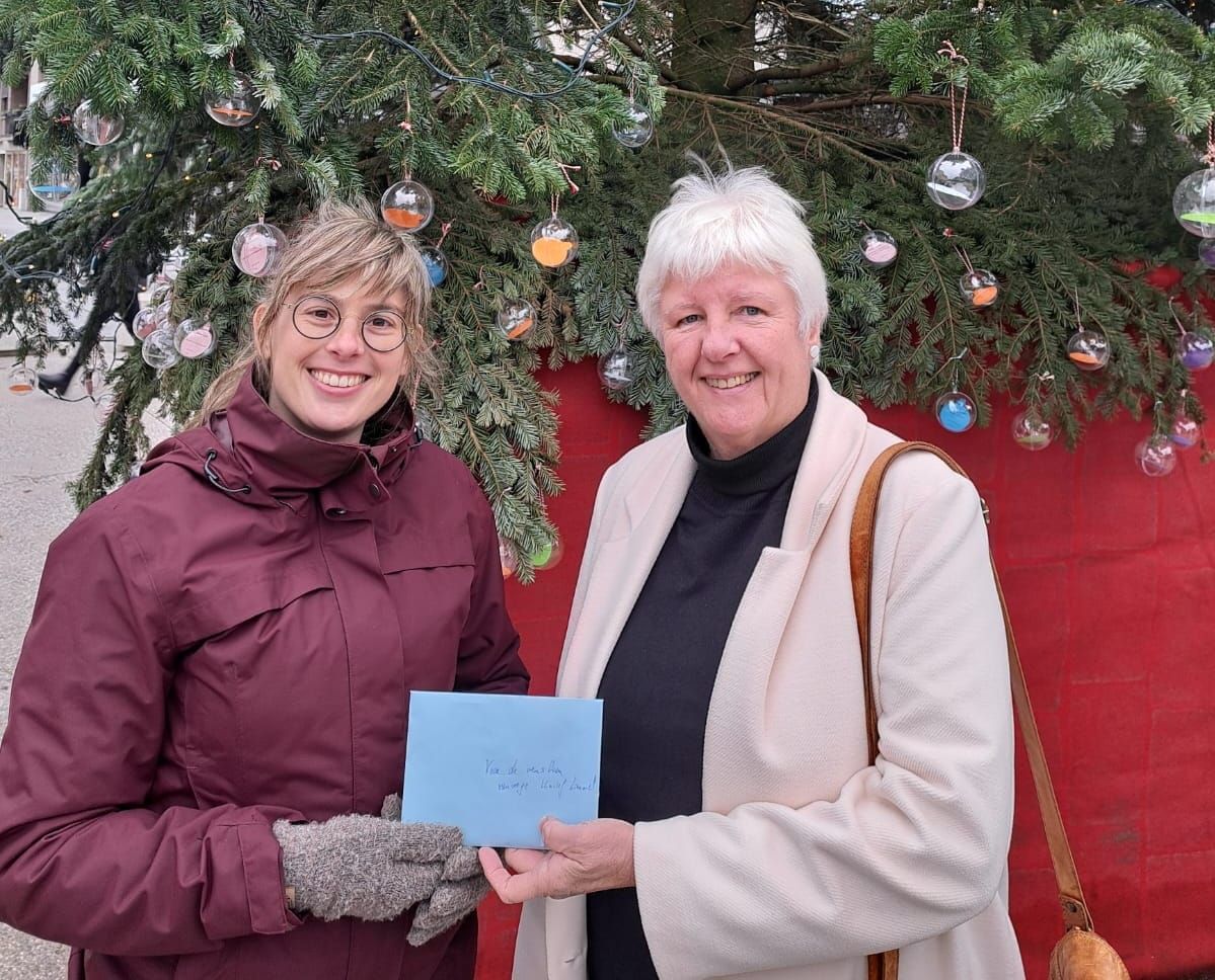 Unicef Lommel schenkt aan 'Wensboom'