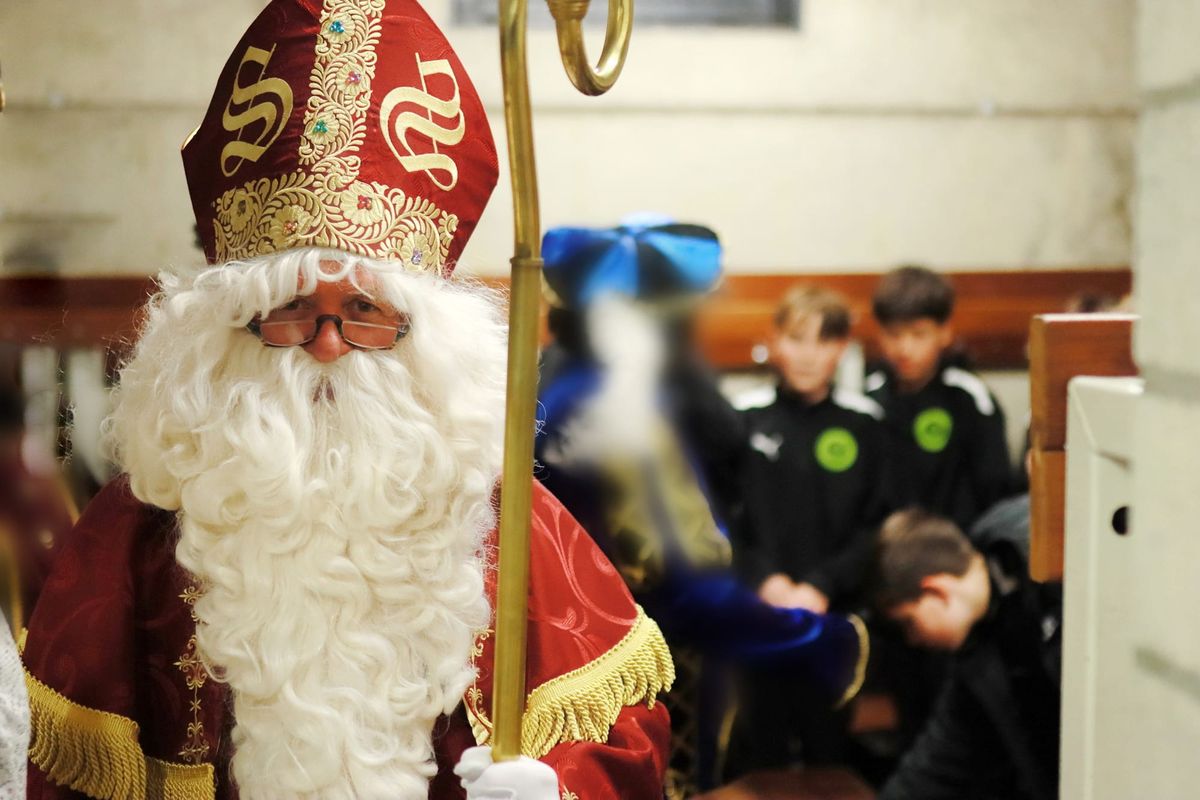De Sint was bij de kids van Lommel SK