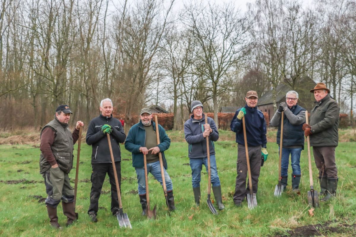 Opkuisen van sloten, greppels en zoeven