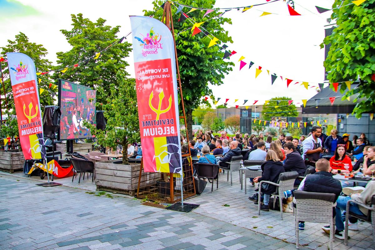 Voetbalsfeer in Lommel centrum