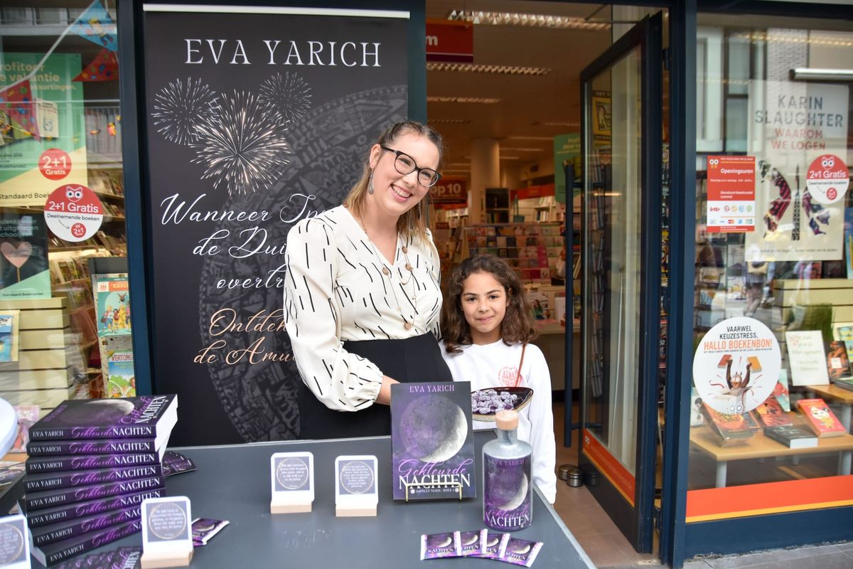 Evy Wuytens signeerde in boekhandel de Standaard