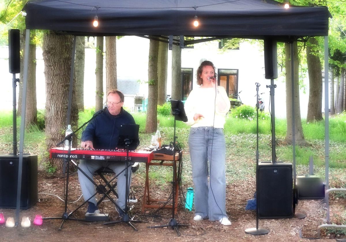 Veerle & Rudi in de tuin van Orion