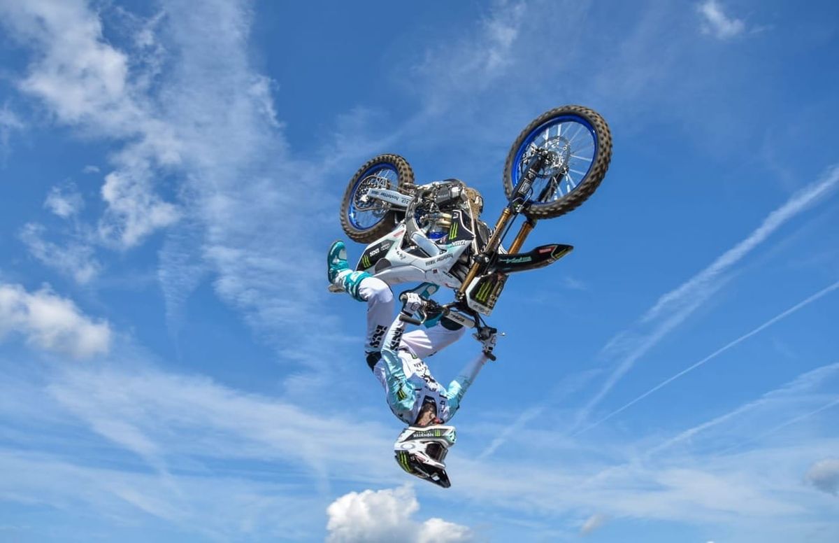 Spectaculaire beelden van 'Monster' Stuntteam