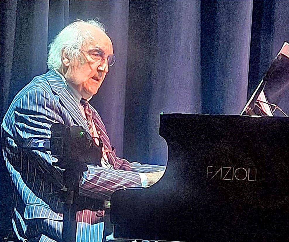 Docent en pianist Frans van der Tak (78) overleden