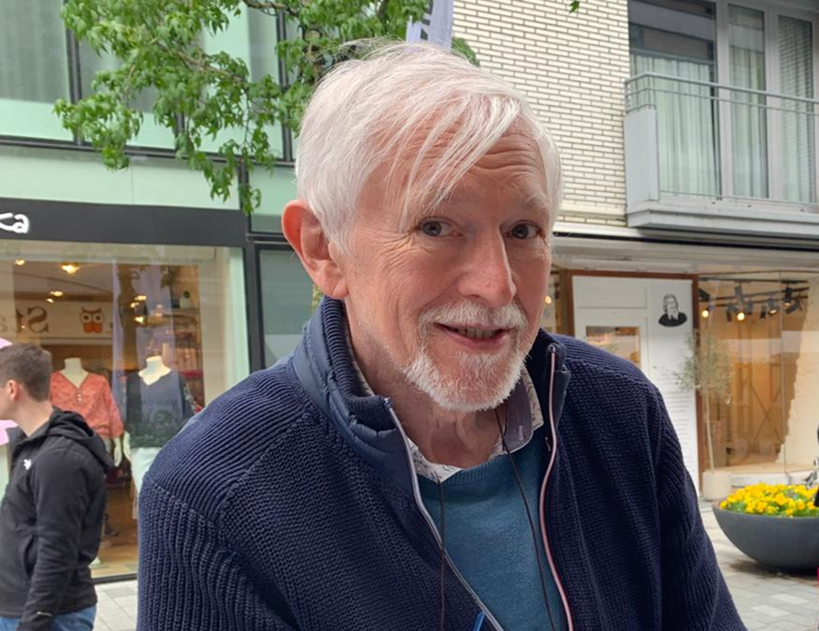 Eric van de ‘De Standaard’ doet nu zélf boekje open