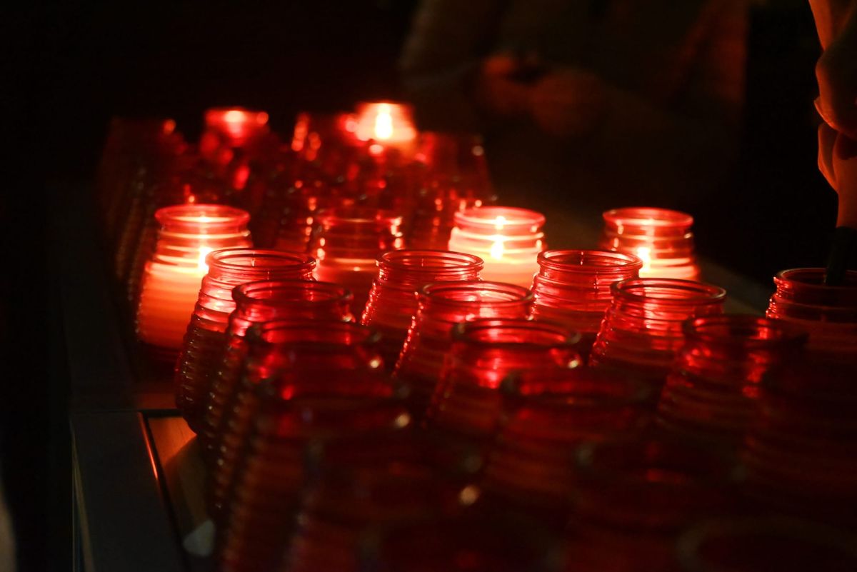 Wereldlichtjesdag brengt veel volk en vooral troost