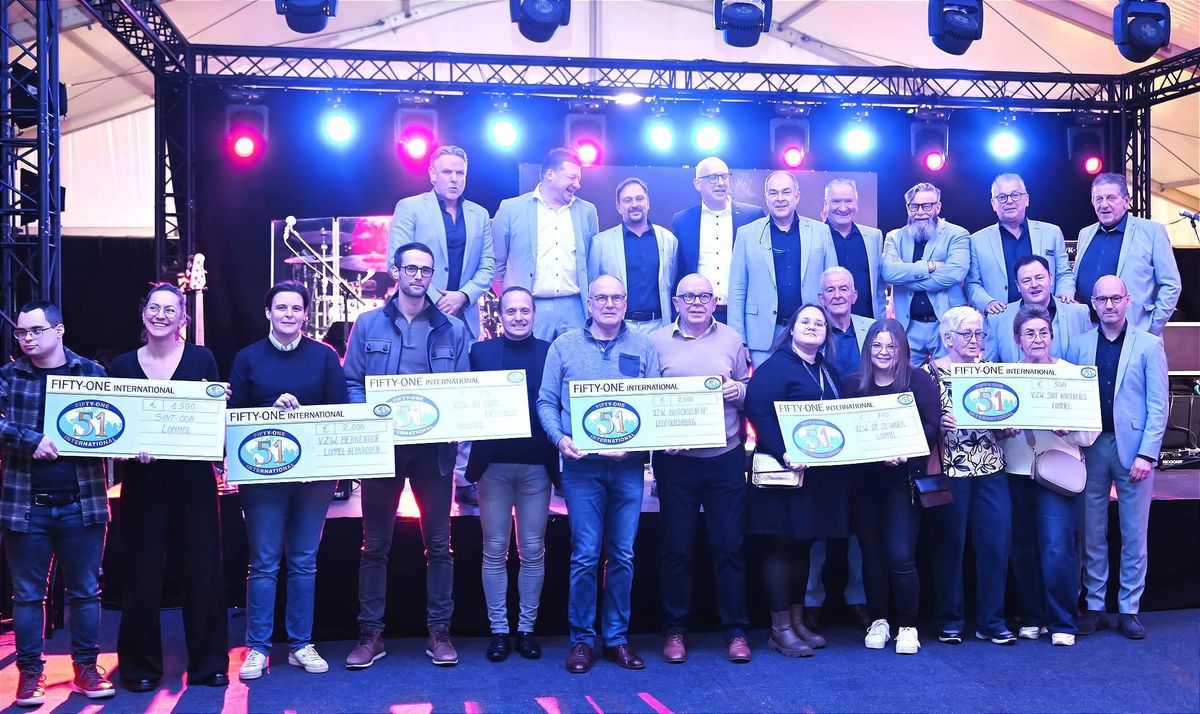 Gulle cheques uitgedeeld op 'Feestland'