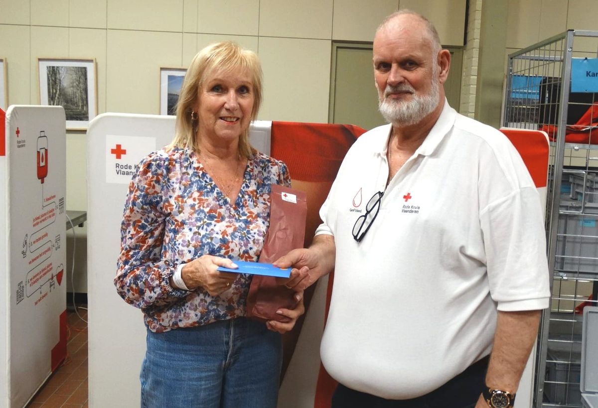 Lilian De Graaf geeft voor de 100ste keer bloed in Lommel Kolonie