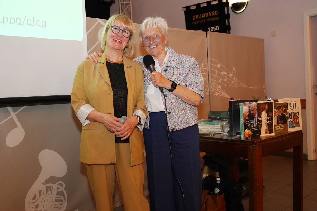 Neos Lommel op zoek naar de lachende koning