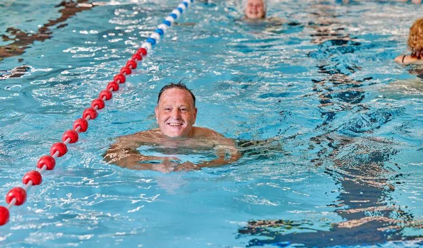 Besparing op het schoolzwemmen treft sportieve Lommelaars - UPDATE met reactie stadsbestuur