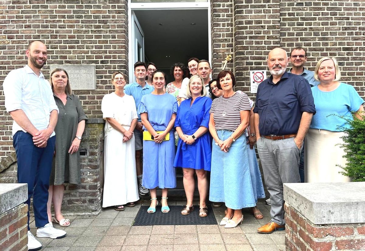 Minister Demir op bezoek bij Lommelse scholen