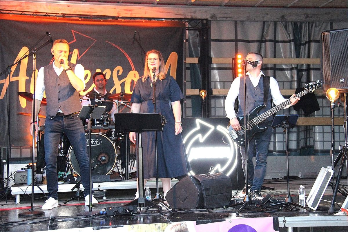 Lutrock Open Air rockt de pannen van de Lutlommelse daken