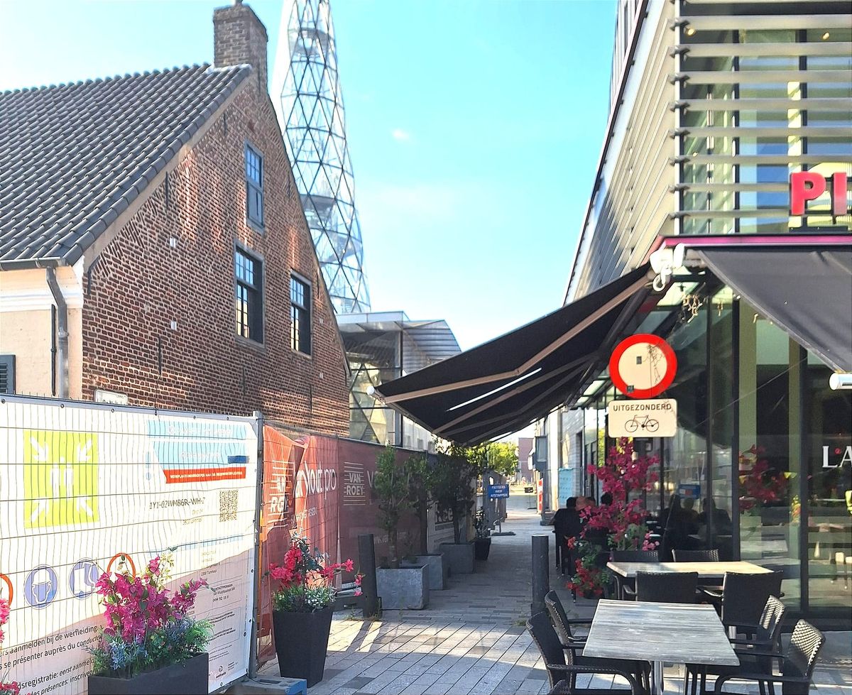 Doorgang naar cinéma en De Adelberg vanuit Dorp (even) weer open