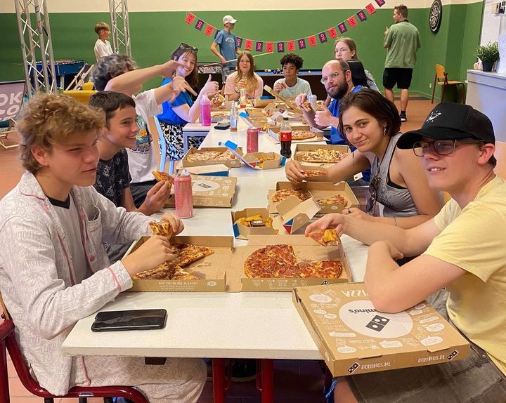 Pizza en film bij OverKop