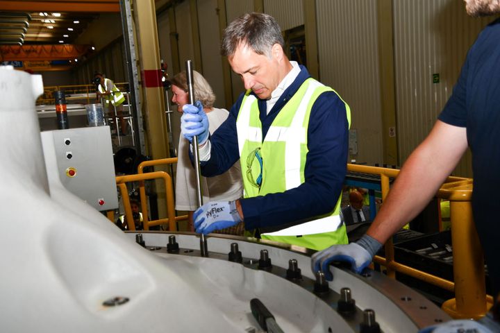 Alexander De Croo op bezoek bij ZF Wind Power
