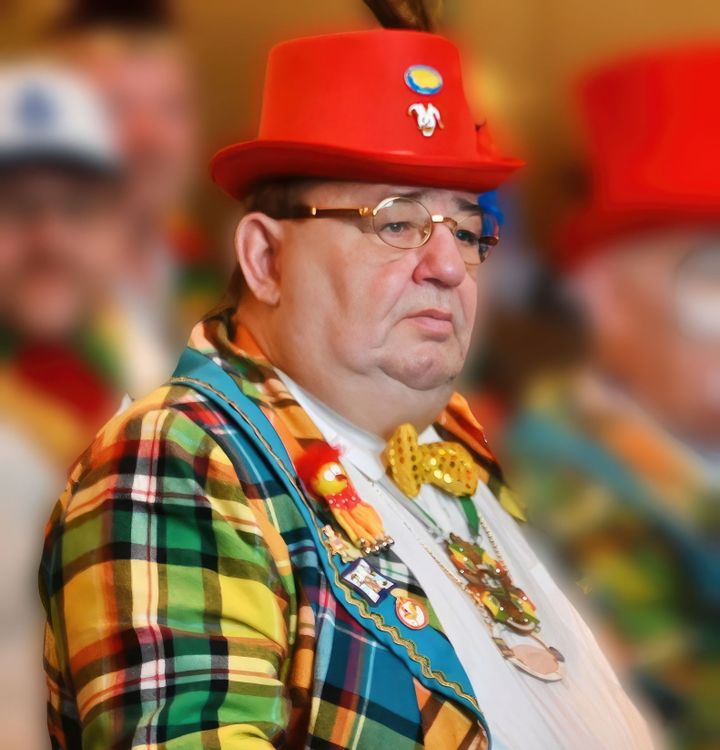 Kleurrijk figuur laat het leven op de kermis