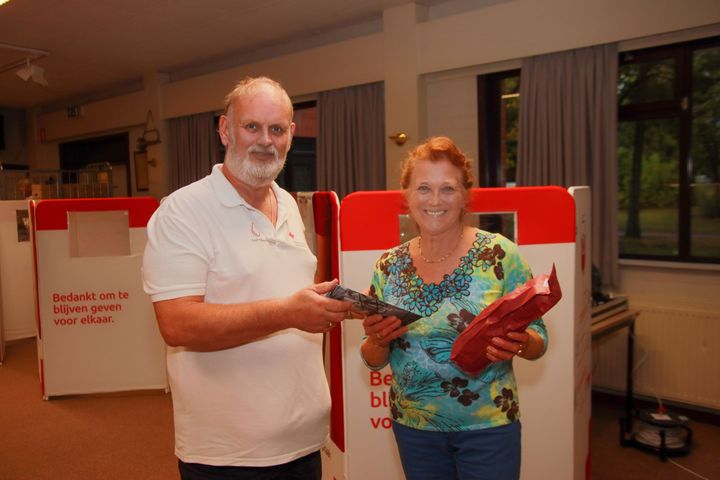 Elsa Faes geeft 100ste keer bloed