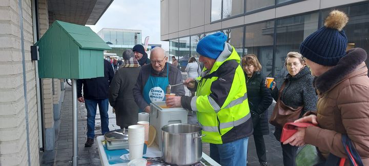 Een heerlijke kop soep... op de stoep