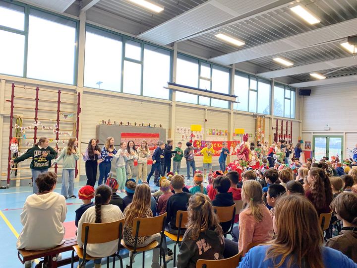 De Sint bij De Speling op bezoek