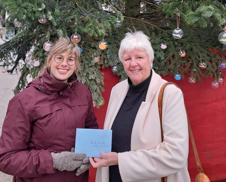 Unicef Lommel schenkt aan 'Wensboom'