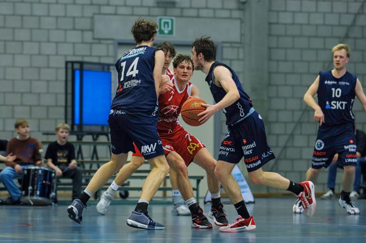 Basket Lommel wint van Ieper