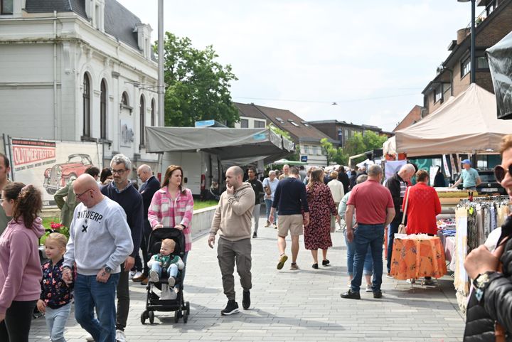 Pinkstermaandagmarkt terug op het marktplein...