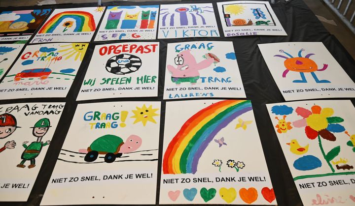 'Graag Traag-borden' beschilderd