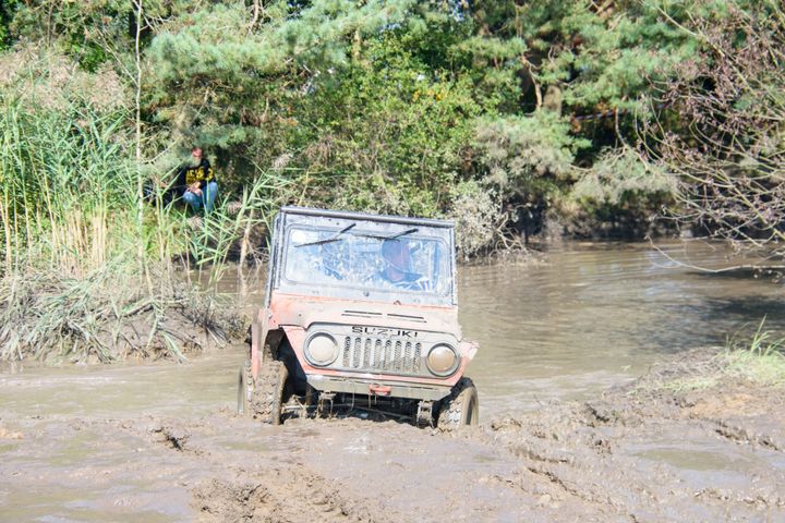 Veel spektakel op crossterrein...