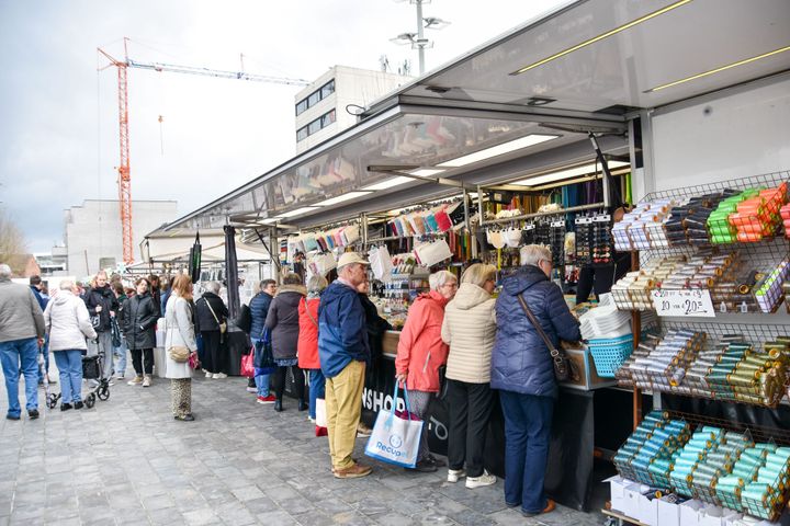 Stoffenmarkt op Hertog Janplein