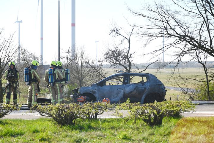 Auto uitgebrand op N71