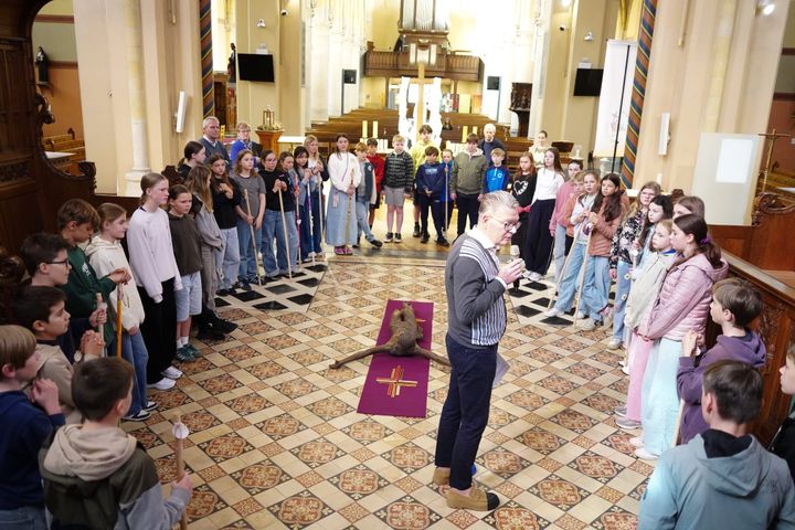 Vormelingen bereiden zich voor op vormsel