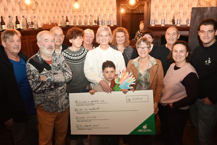 Mooie cheque voor MFC De Veerkracht