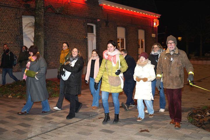 Witte Lintjes actie bij Vrouw & Maatschappij