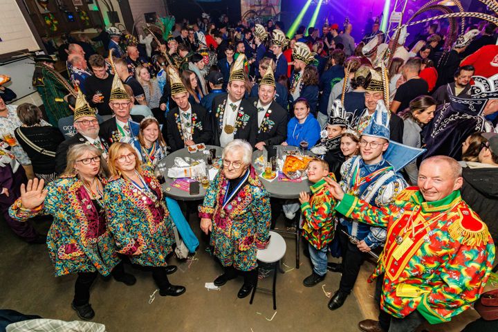 Bomvolle zaal op het Bal van CV De Rakkers