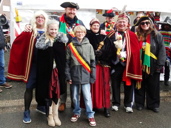 Feestelijke kindercarnavalsstoet trekt weer héél wat volk
