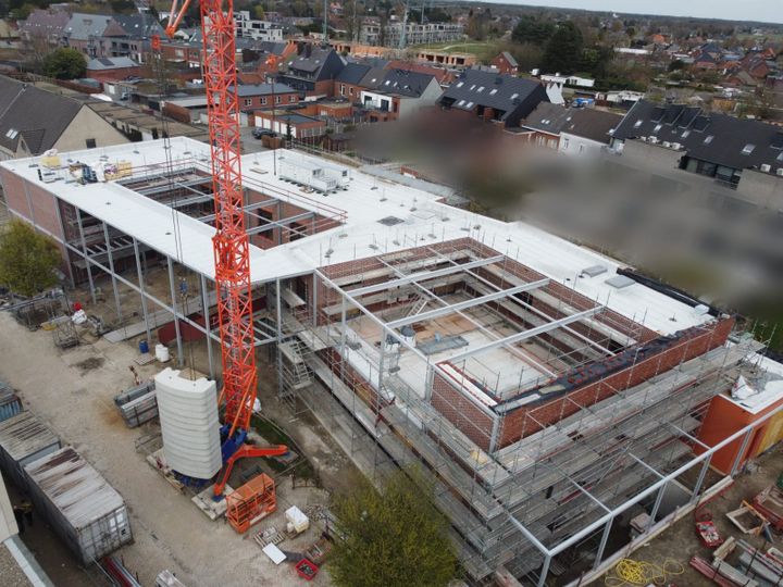 Ondertussen aan het jeugdcentrum