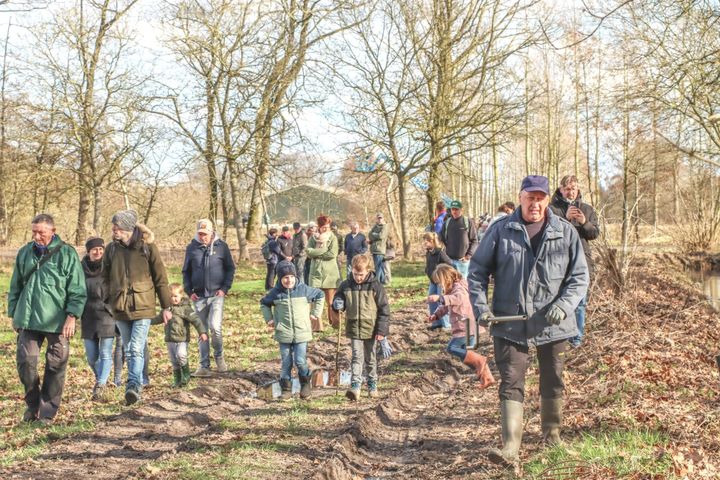 Veel volk voor boeiende wandeling  als afsluiting 'Witterweken'