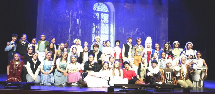 Toneelgroep WICO schittert op Adelbergpodium