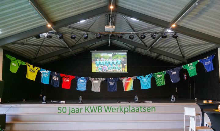 Voetbalhelden KWB/Raak Werkplaatsen vieren 50 jaar