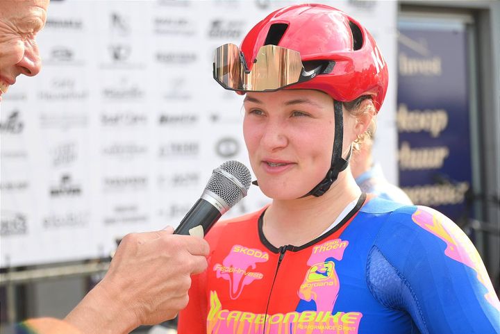 Dina Scavone wint overtuigend kermiskoers op Lutlommel
