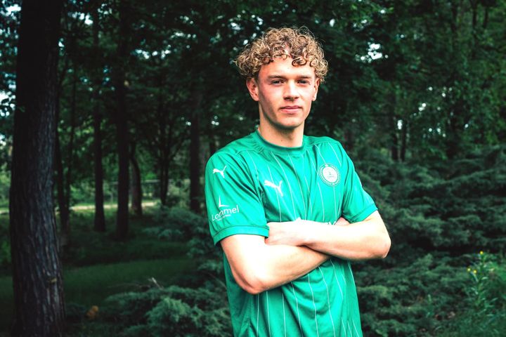 Lommelaar Emile Vandecraen ondertekent eerste profcontract