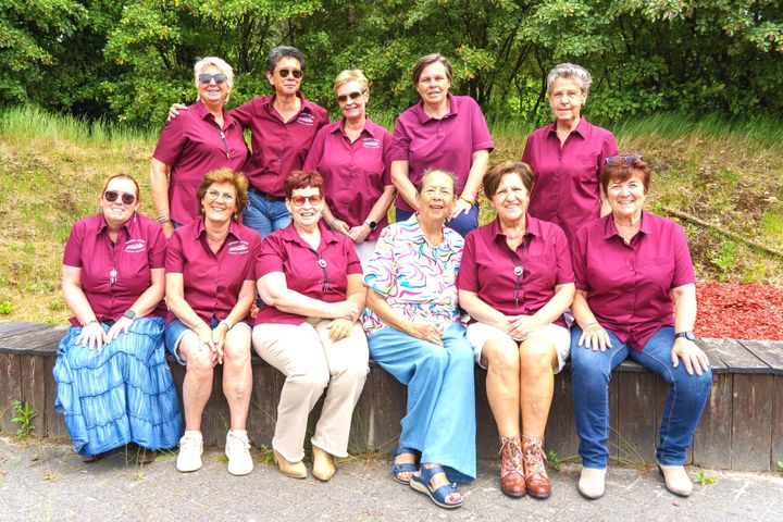Swanny River Country Dancers geven het beste van zichzelf