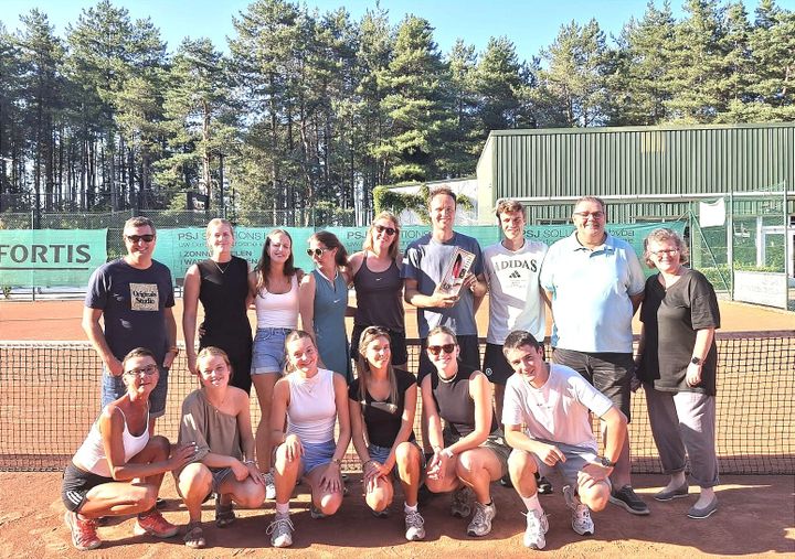 Pluim voor trainersteam van Lommelse Tennis en Padel