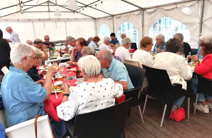 BBQ voor fietsgroep Neos