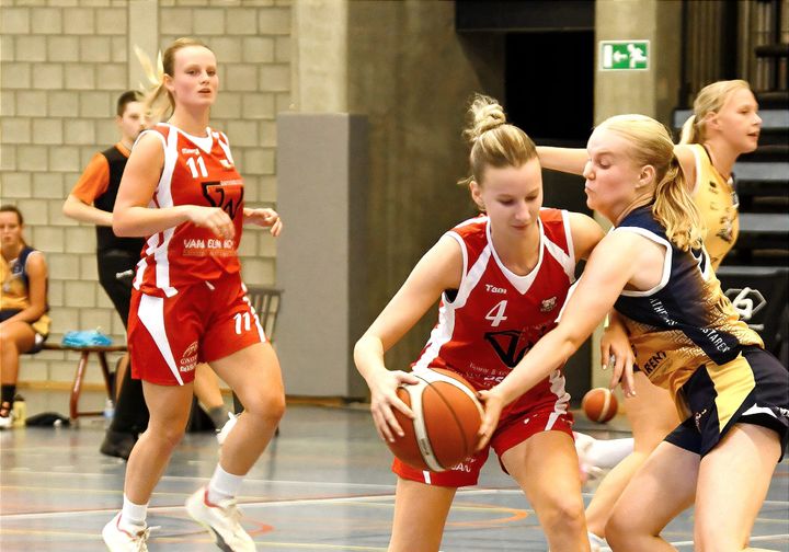 Basket heren én dames winnen eerste wedstrijd thuis