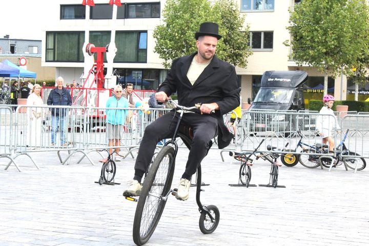 Fietsers koning op Hertog Janplein